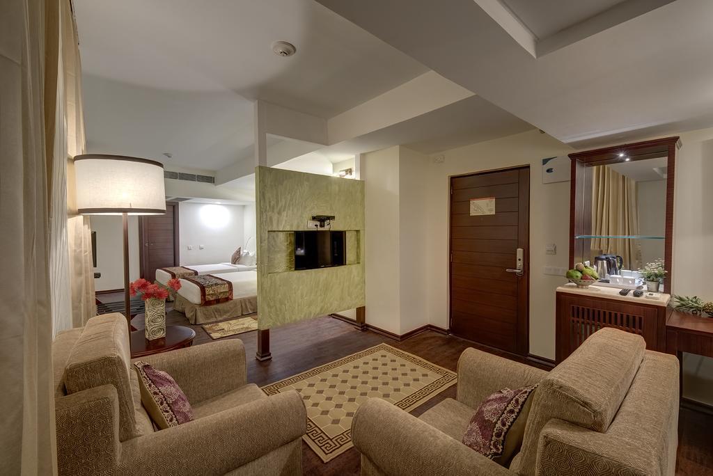 The Fern Residency Galaxy Mall Burnpur Номер фото